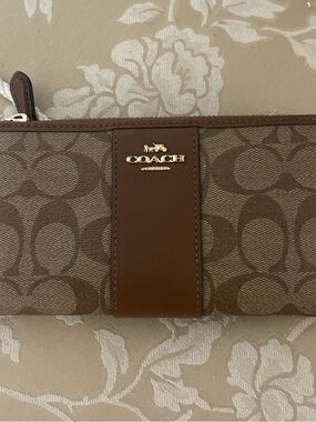 Coach Signature Wallet in Brown